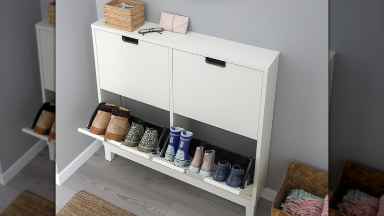 IKEA STÄLL holding multiple pairs of shoes in an entryway