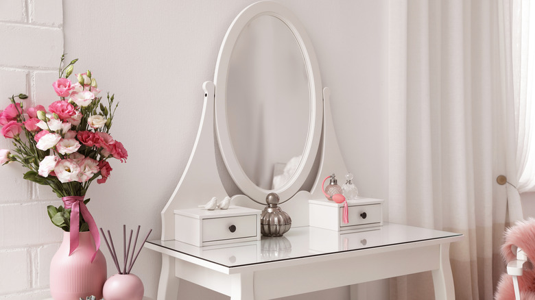 White vanity table with mirror