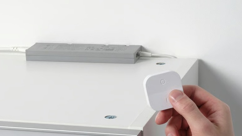 Hand pairing a driver and a remote control