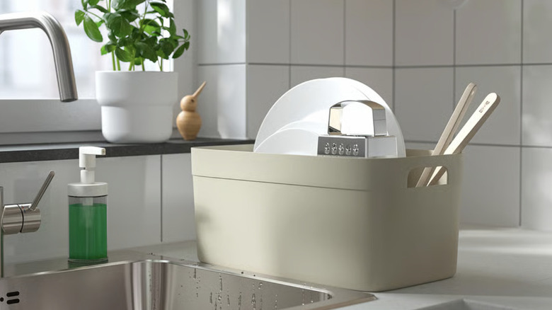 The Ikea Spjutlilja dish drainer on a kitchen counter