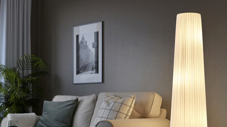 ÖKENSAND floor lamp in a living room