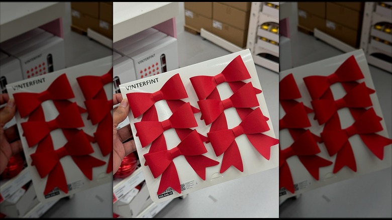 IKEA VINTERFINT eight pack of red paper bows.