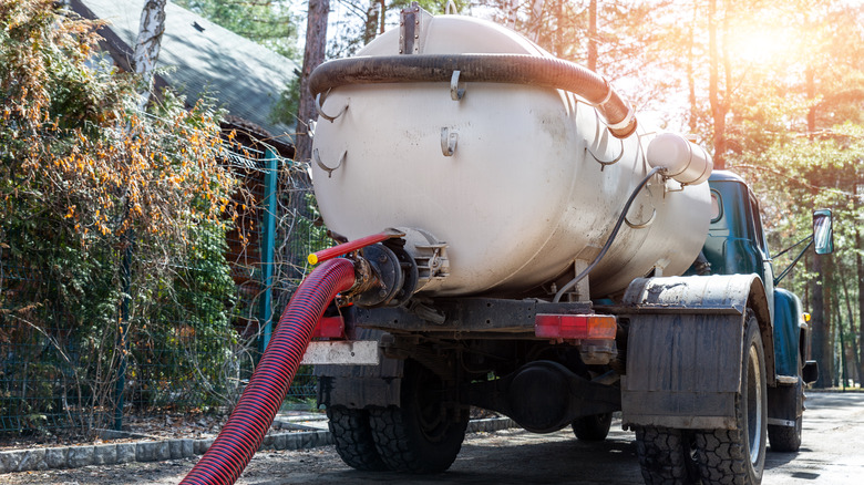 septic pump truck