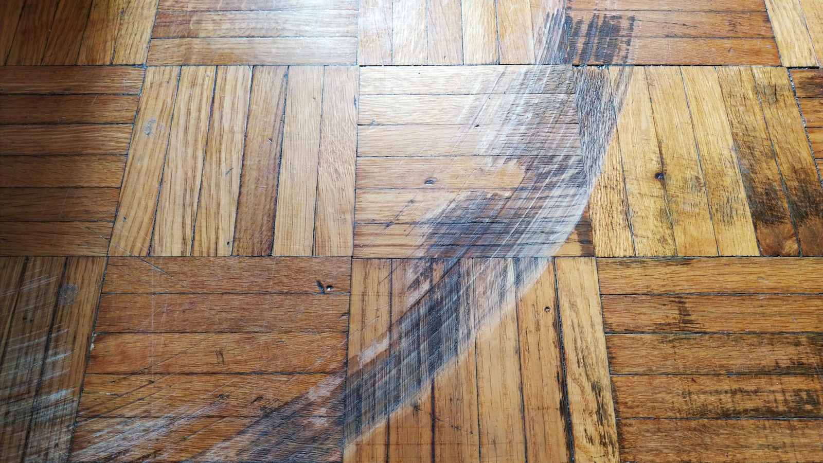 Fix The Huge Scratch In Your Wood Floor, How To Get Rid Of Scuff Marks On Engineered Hardwood Floors