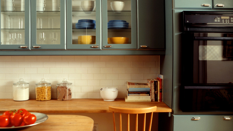 A close up on a modern kitchen with vintage details