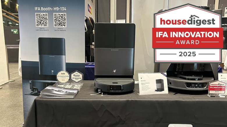 3i Q10 Ultra at IFA with House Digest IFA Innovation Award badge