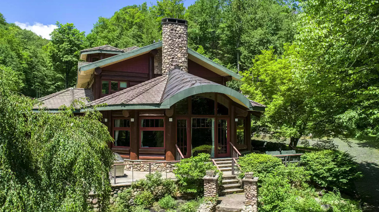 Luxury hobbit home