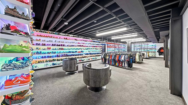 giant Ohio shoe closet