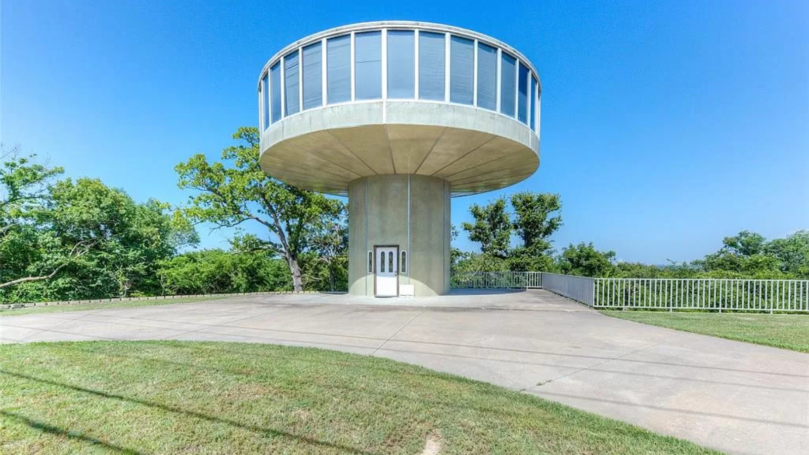 Inside The 415K Tulsa Home That Looks Like An Airport Watch Tower