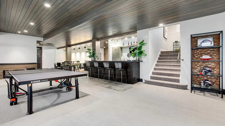 recreational room 