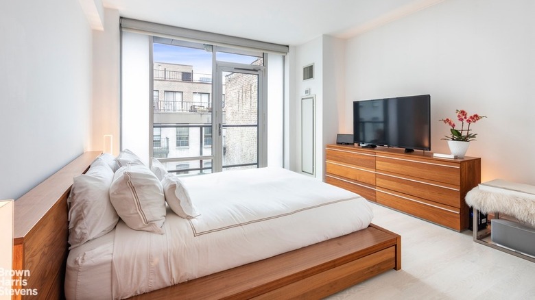 Loren Ruch's primary bedroom