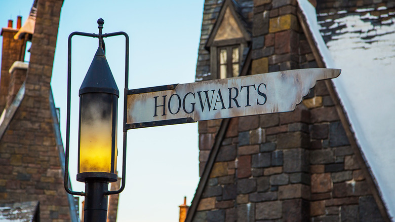 Hogwarts sign wizarding world