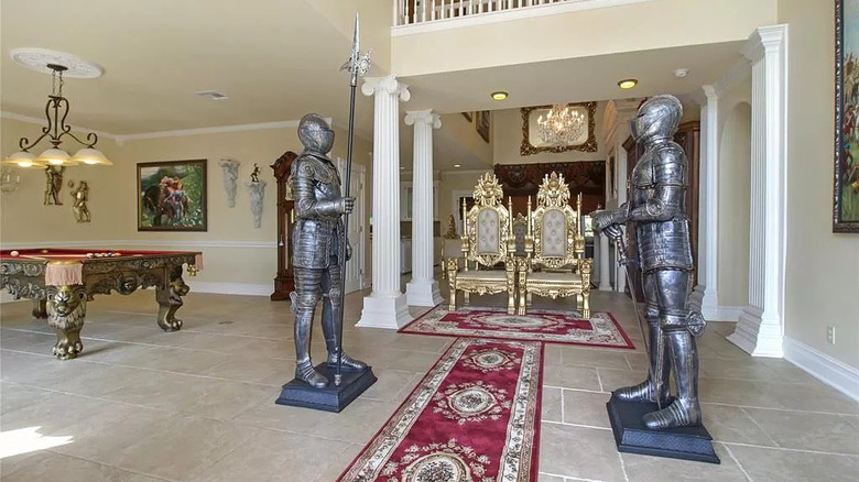 thrones in Ohio home