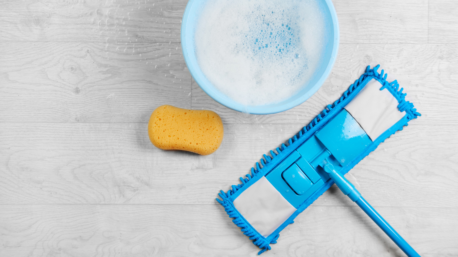 What's the Difference Between Wet, Dust, and Microfiber Mops?