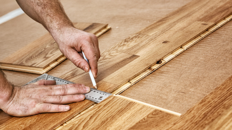 Installing engineered hardwood flooring