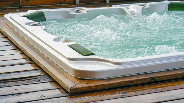 Outdoor hot tub 
