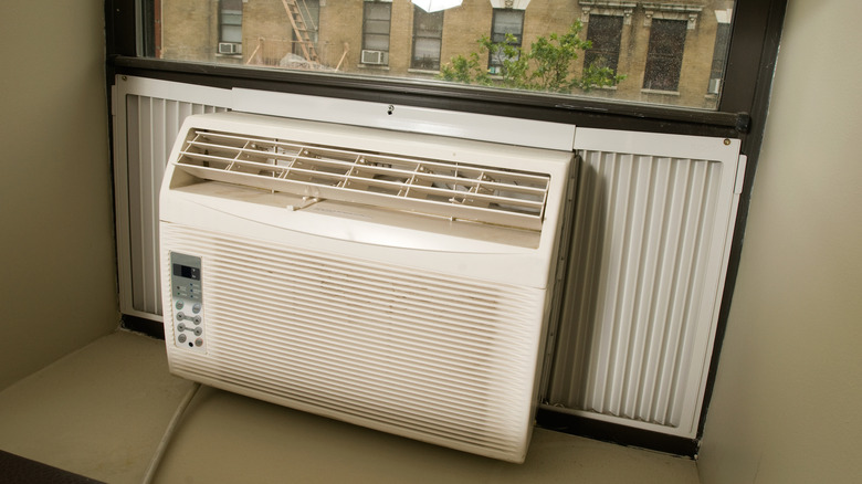 A window AC unit