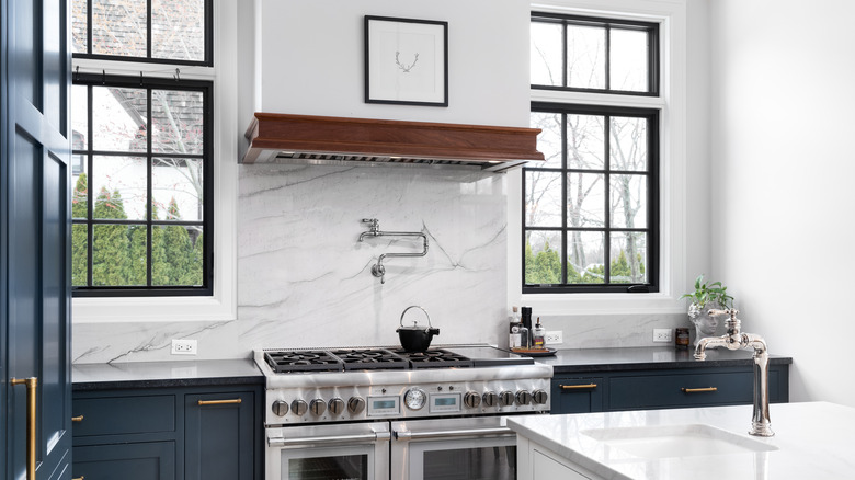 marble backsplash in kitchen 