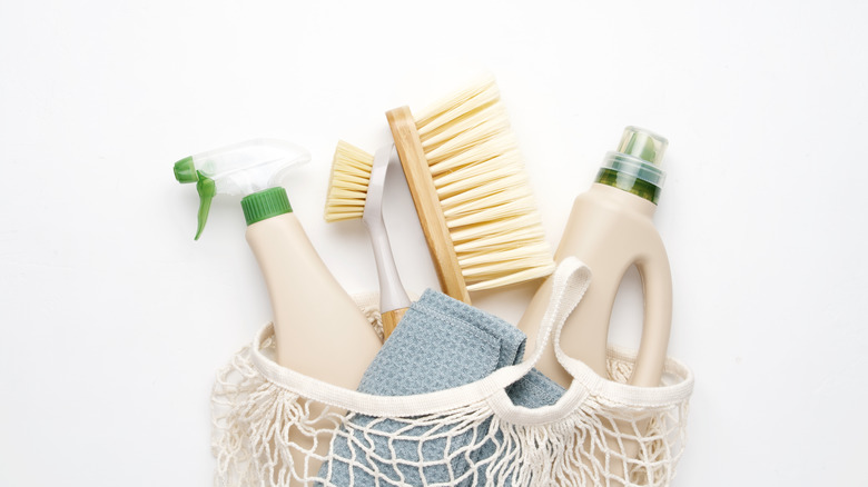 natural cleaners in woven bag