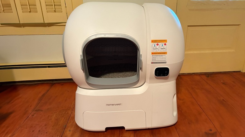 A homerunPET Smart Cat Litter Box CS106 sits on a wood floor