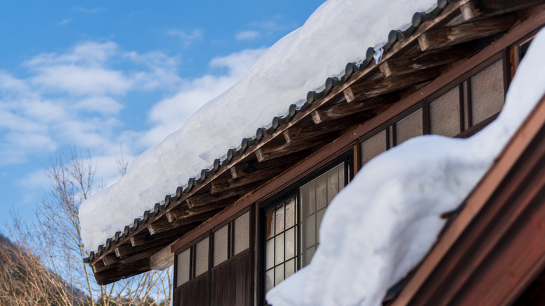 Thick levels of snow on a roof