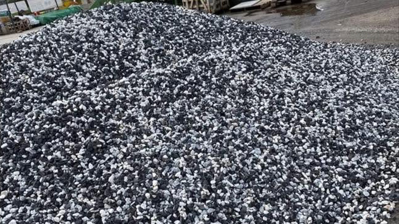Pile of gravel in mixed colors