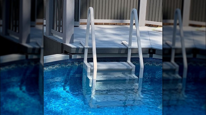 Above ground pool stairs 