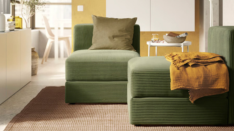 Two green JÄTTEBO modular seats from IKEA are arranged in a living room