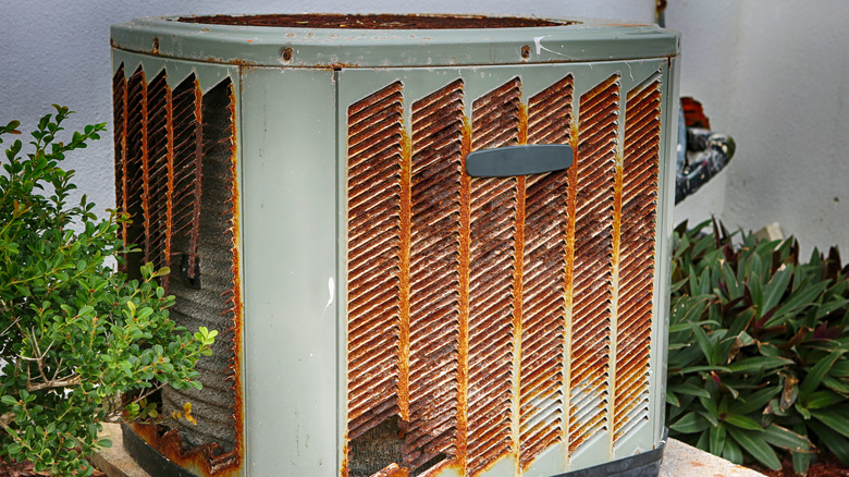 air conditioning unit with corroded coils