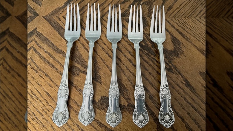 A set of Lunt Hillsborough forks