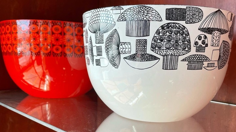 Finel Arabia enamelware bowls