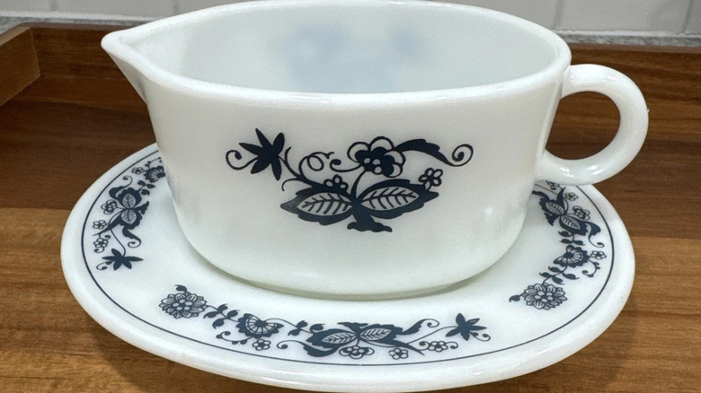 Pyrex's Old Town Blue pattern on a gravy boat with the under plate included