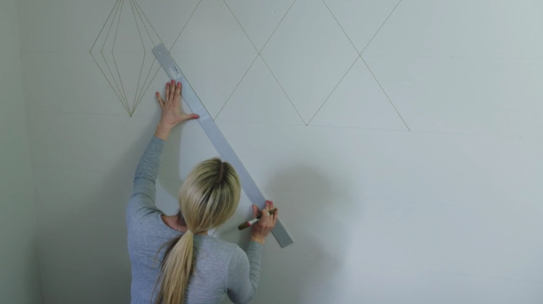 Jasmine Roth creating geometric design