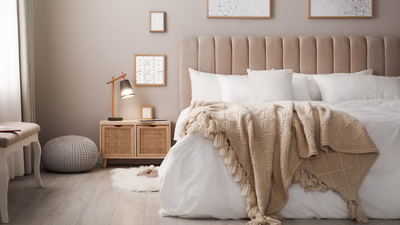 White and beige bed linens