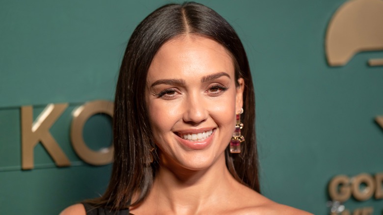 jessica alba smiling