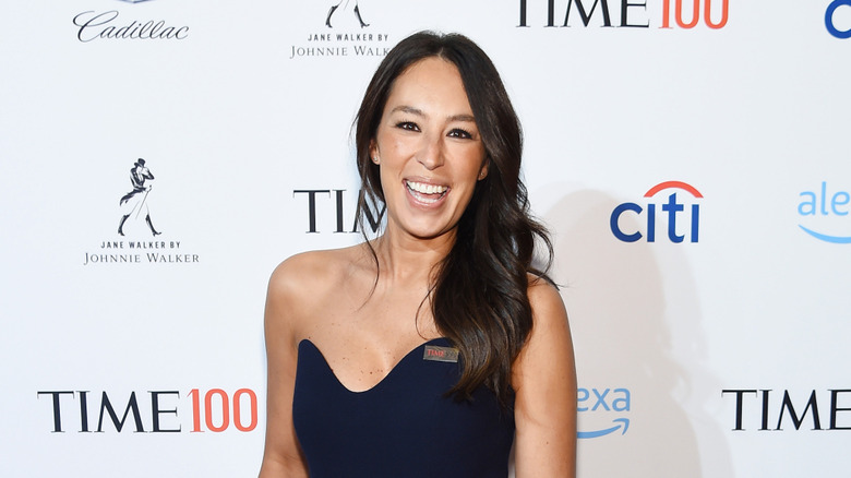 Joanna Gaines posing on red carpet