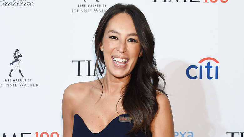 Joanna Gaines smiling on red carpet
