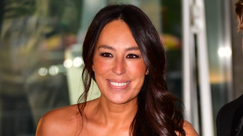 Joanna Gaines smiles in a picture
