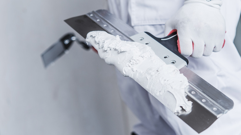 Drywall taping knife