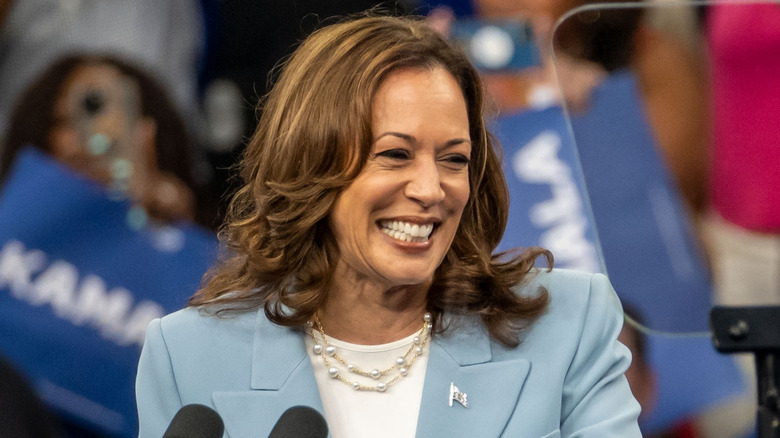 kamala harris giving a speech