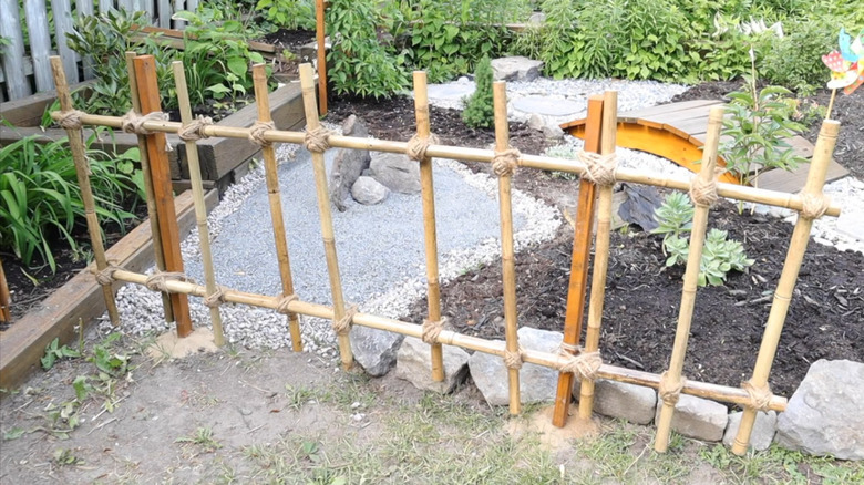 DIY bamboo garden fence 