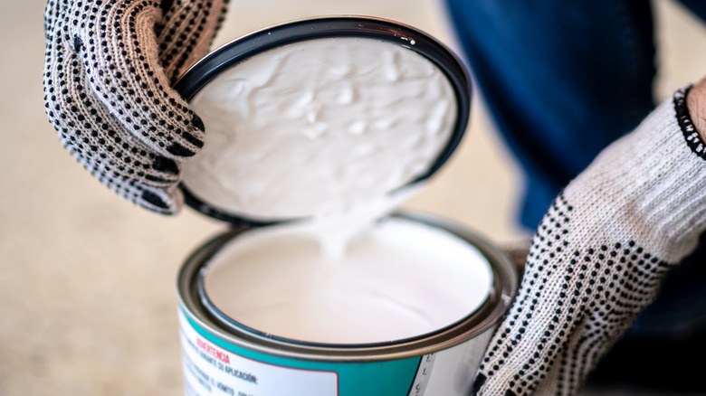 opening paint can lid 