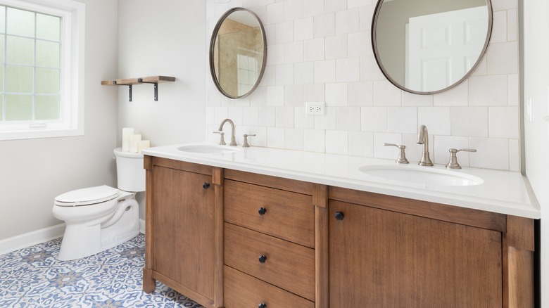 Extended bathroom vanity