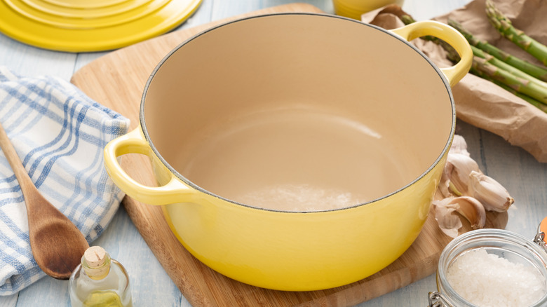 one yellow dutch oven