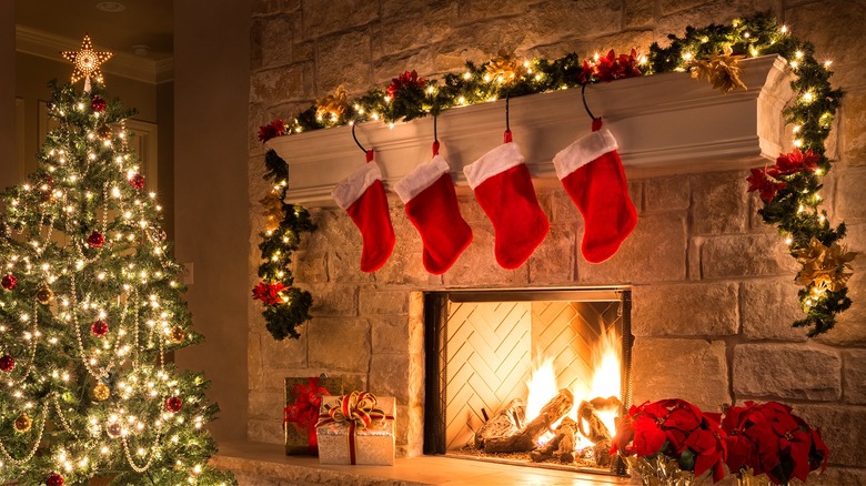 Christmas tree, garland on mantel