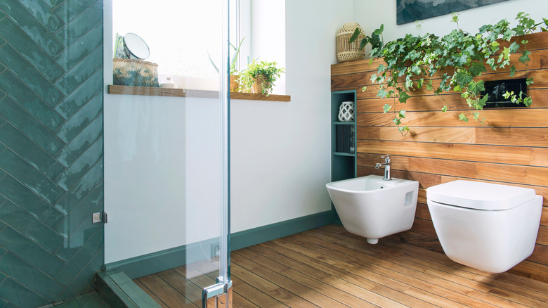 Mediterranean-style bathroom with plants