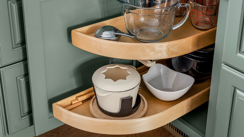Blind cabinet rack