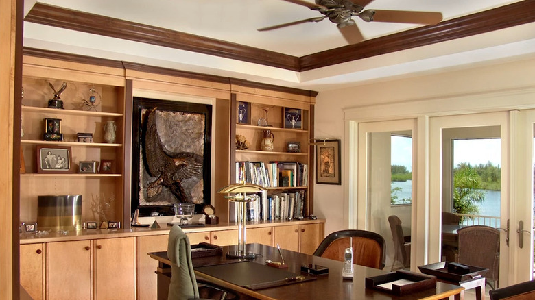 dark contrasting molding around a soffit draws attention