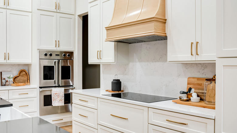 Matchy-matchy white and brown kitchen