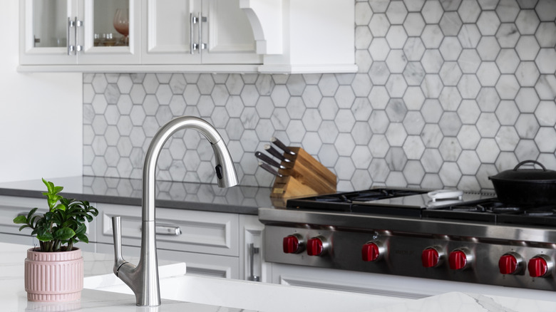 hexagon tile backsplash in white kitchen